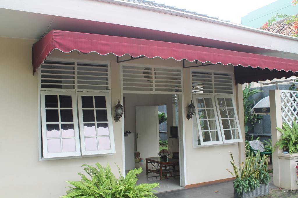 Gondia Guesthouse Jakarta Extérieur photo